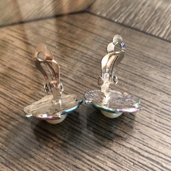 Vintage Pastel Leaf with Pearl Center Clip Earrings - Picture 6 of 13